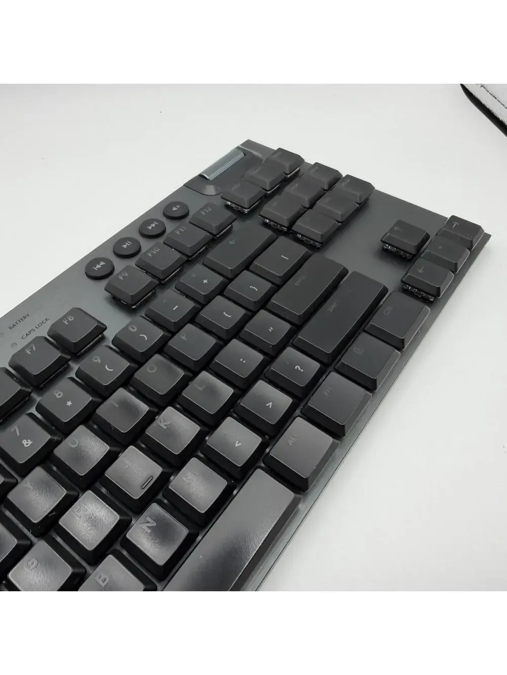 Logitech G915 TKL Tenkeyless Lightspeed Wireless Mechanical Gaming Keyboard RGB